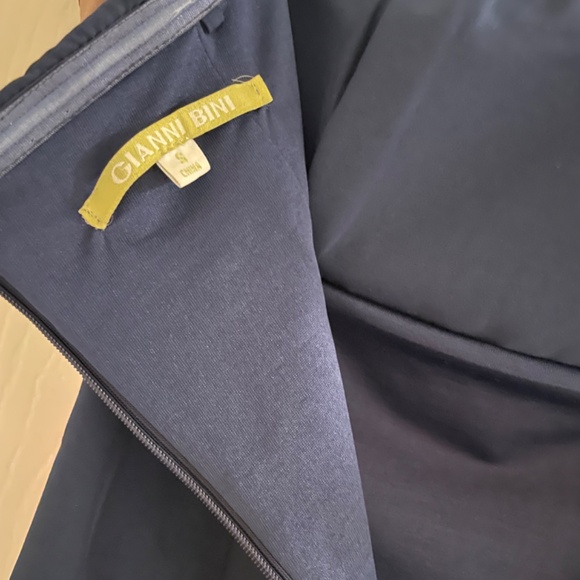 Dress - Picture 7 of 7